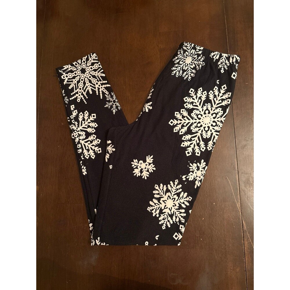 Woman's leggings black white snow snowflake winter holiday Christmas layering